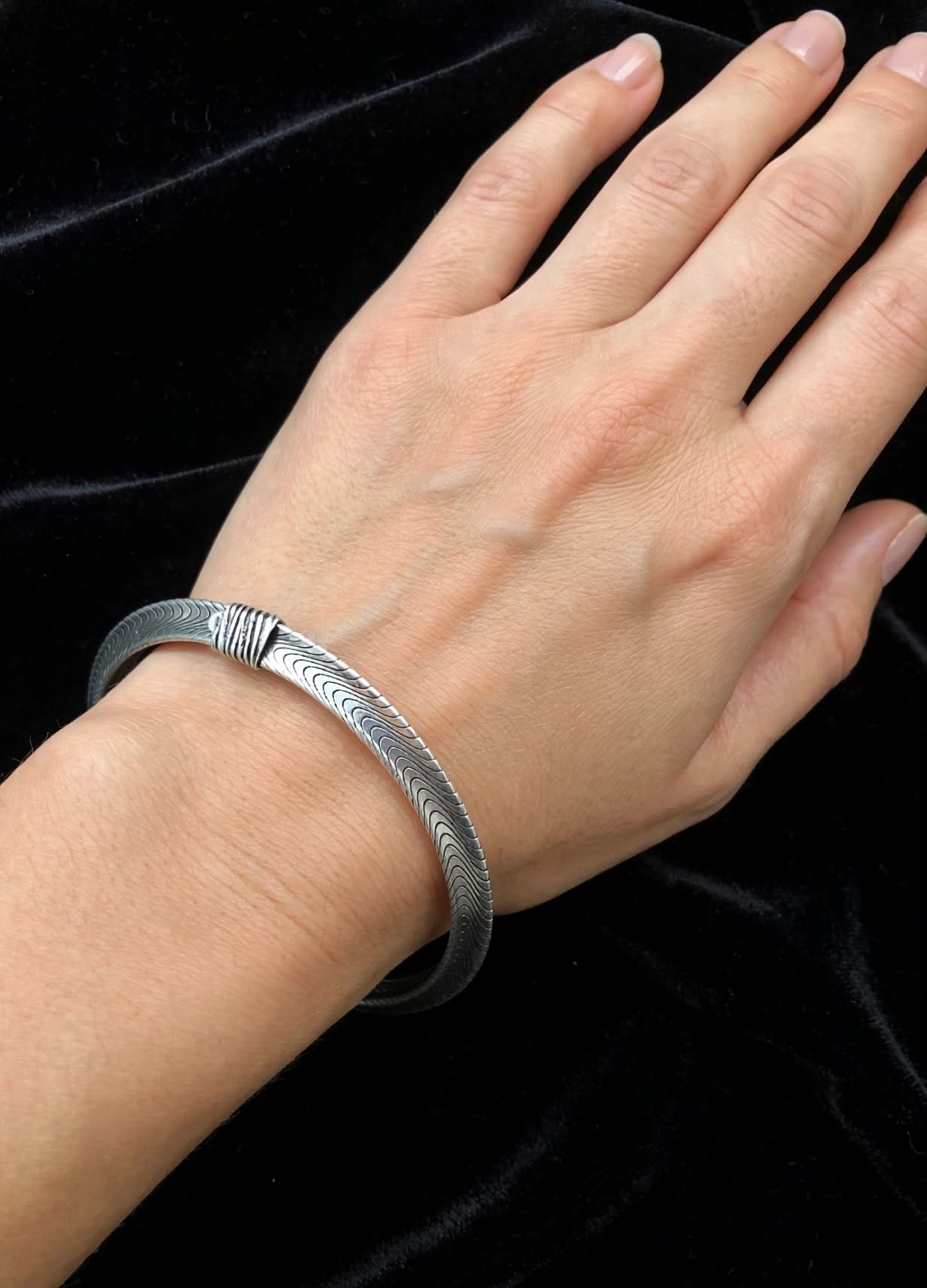 Leher Thin Conical Wavy bangles